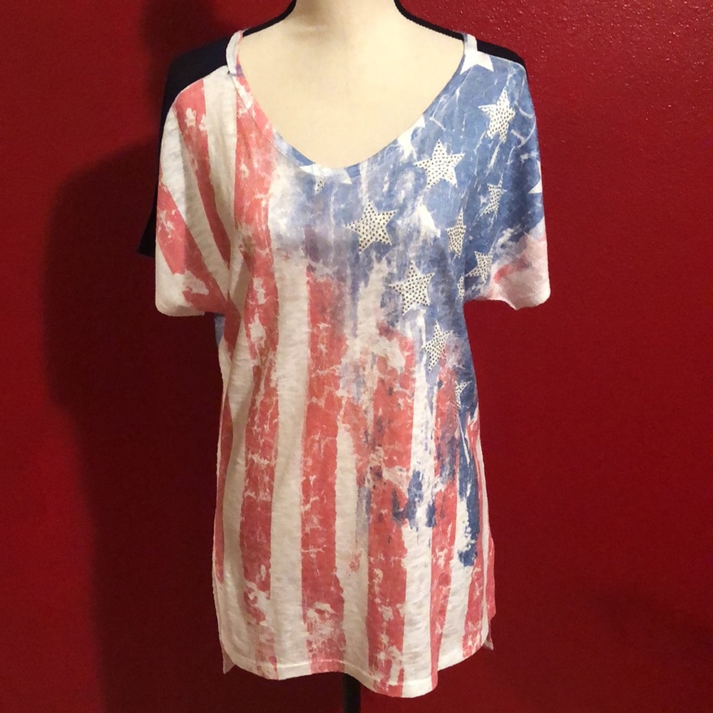 🇺🇸Vocal top perfect for 4th of July Sz medium high low style. New with tag🇺🇸